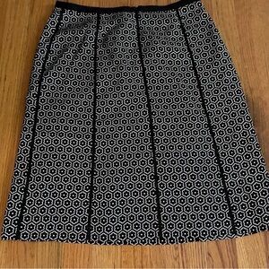 Ann Taylor skirt 6 petite. Great condition.